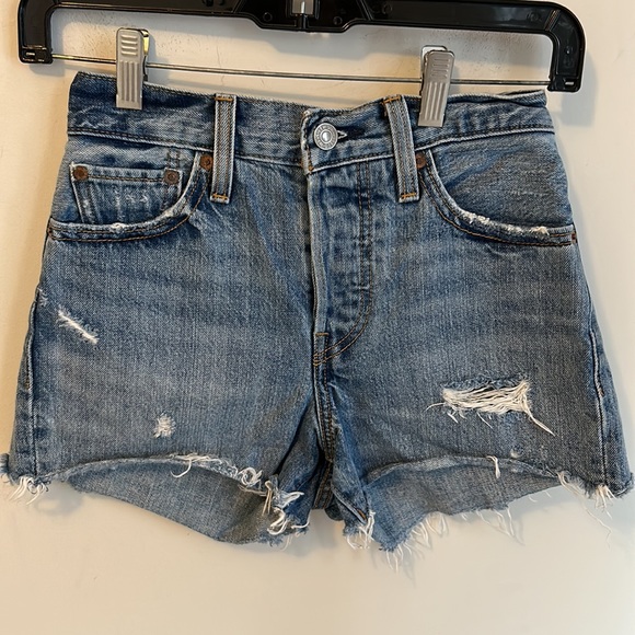 Levi’s Wedgie Denim Shorts - Picture 5 of 11